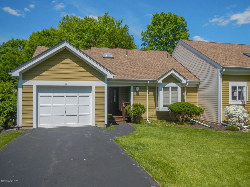 104 Duck Hollow Cir, Stroudsburg, PA 18360 - photo 1