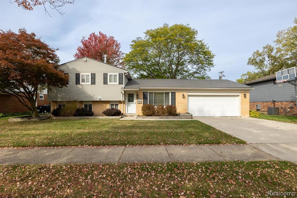 29046 Lyndon St, Livonia, MI 48154 - photo 1