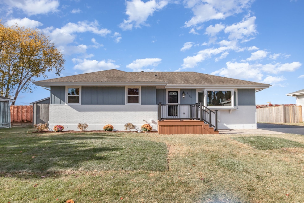 ONE OF A KIND FULLY REMODELED RANCH IN LONGLEAT