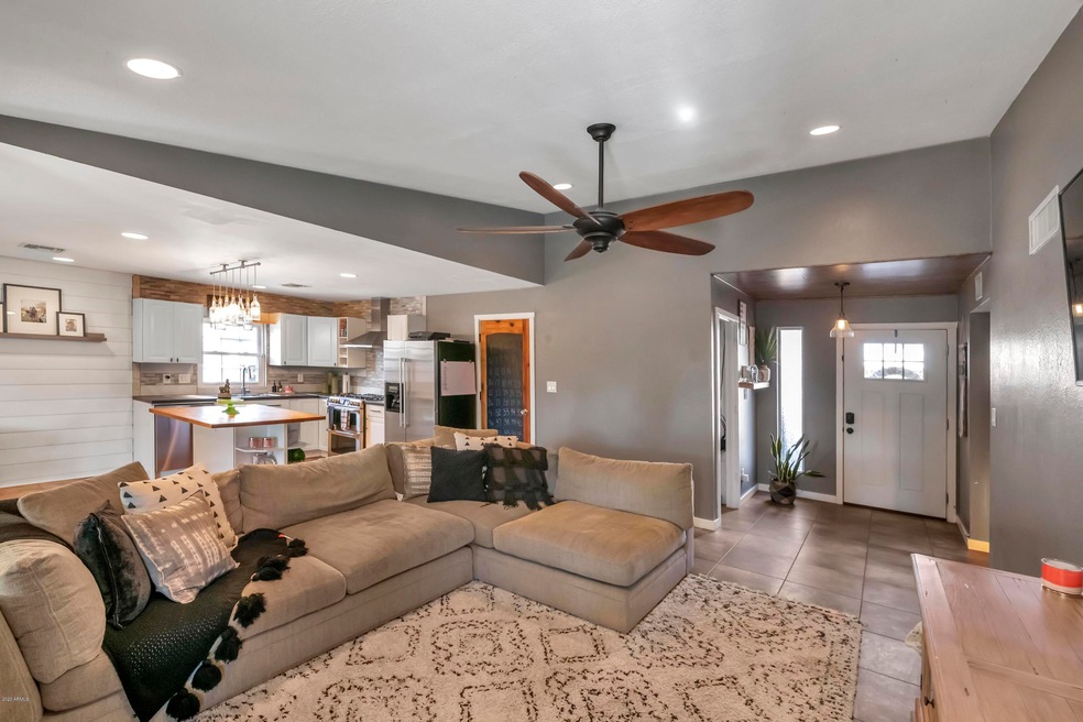 Entry/Living Room