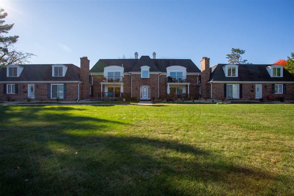 2114 W 1st St unit 6, Cedar Falls, IA 50613 - photo 1