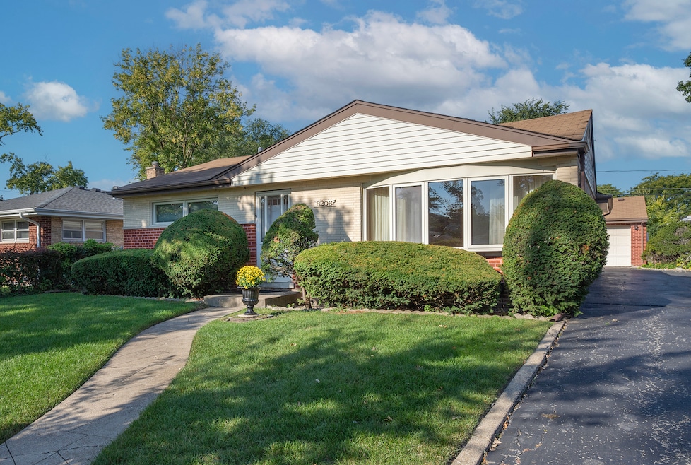 8206 N Octavia Ave, Niles, IL 60714 - photo 1