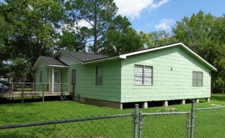 4205 Walker Dr, Bay City, TX 77414 - photo 1