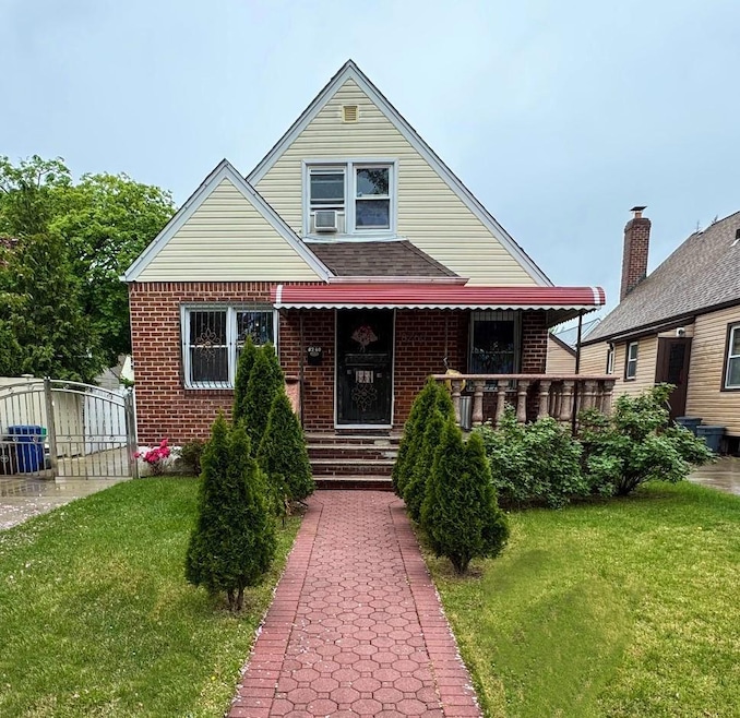 8260 266th St, Glen Oaks, NY 11004 - photo 1