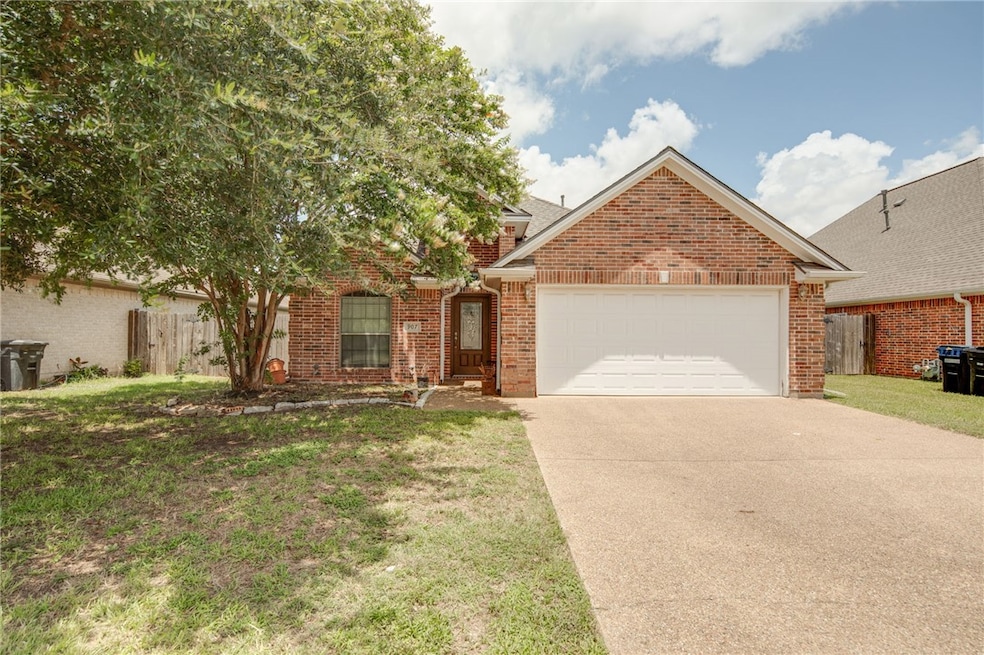 View of front of house with an attached garage, br