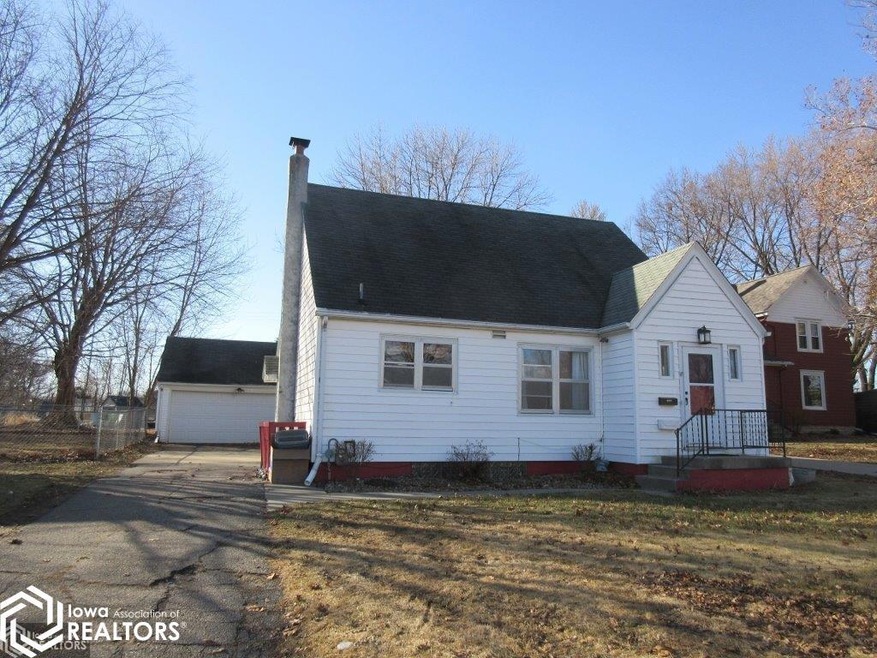 1614 Summit St, Marshalltown, IA 50158 - photo 1