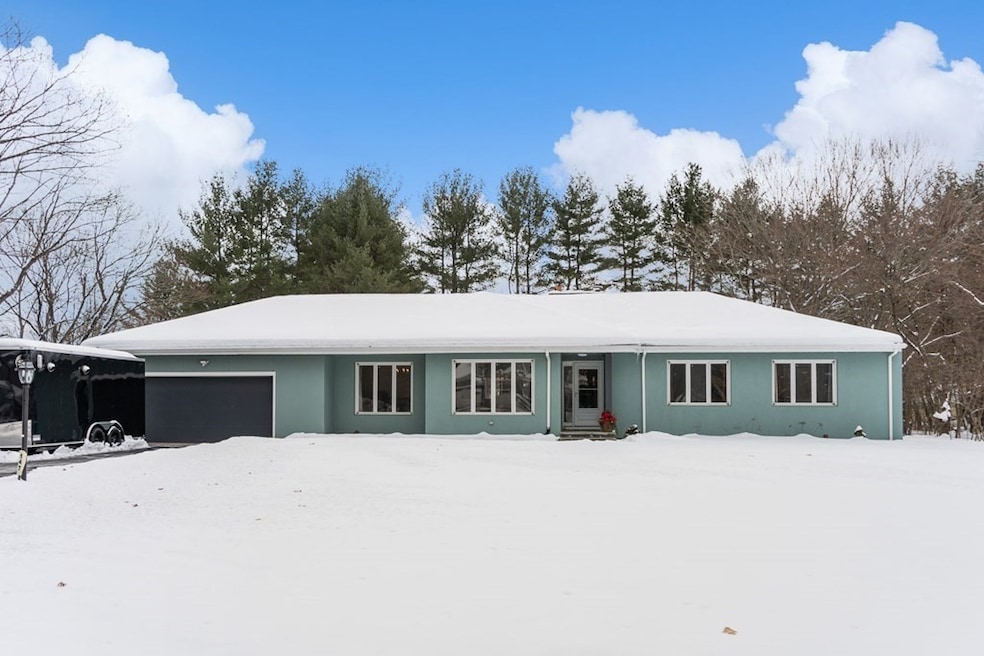147 Spectacle Pond Rd, Littleton, MA 01460 - photo 1
