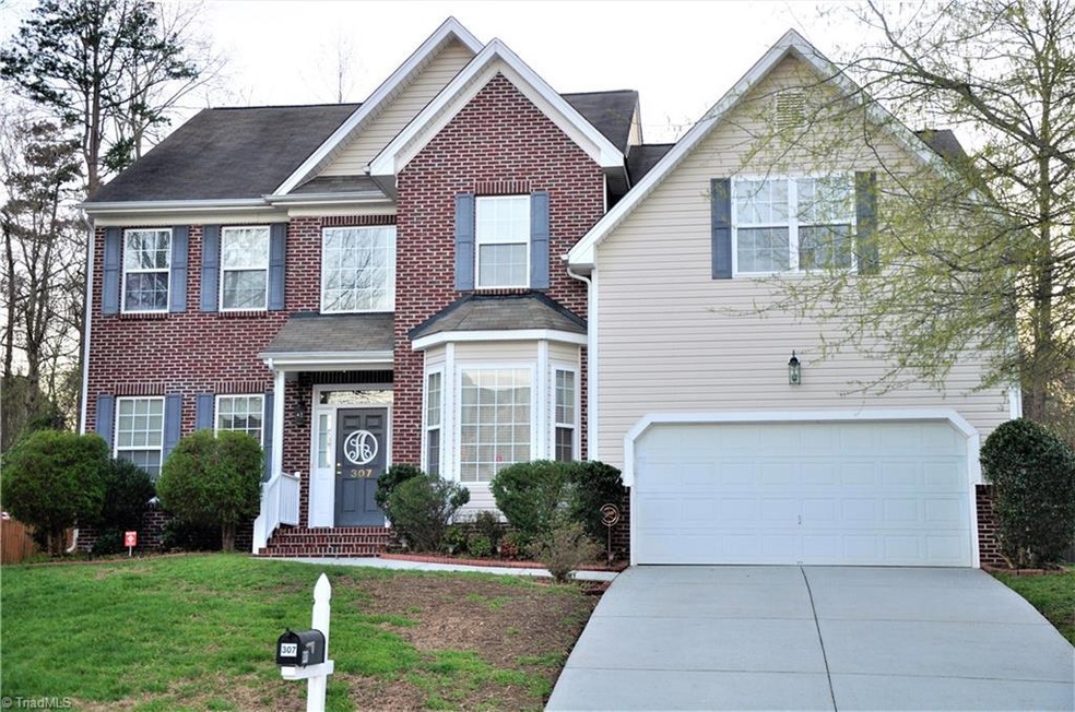 307 Jamestown Oaks Dr, Jamestown, NC 27282 - photo 1