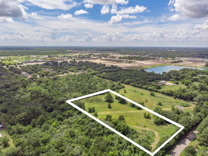 000 Fairway Dr, Alvin, TX 77511 - photo 1