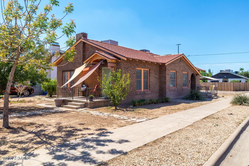 2046 E Mitchell-3