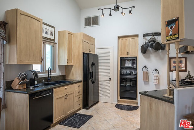 539 E Walnut Ave unit A, El Segundo, CA 90245 - photo 1