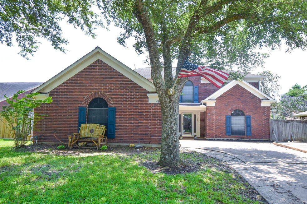 3912 Hazelwood Dr, Pearland, TX 77584 - photo 1