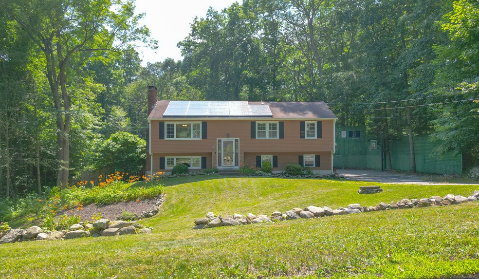 105 Dean Rd, East Lyme, CT 06333 - photo 1