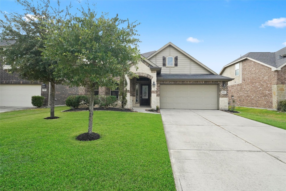 31707 Dover Oaks Ln, Spring, TX 77386 - photo 1