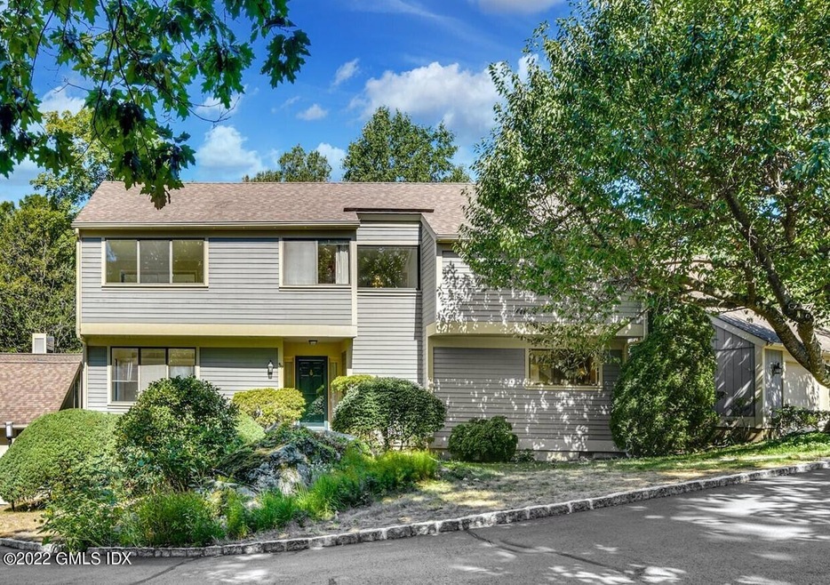 519 W Lyon Farm Dr, Greenwich, CT 06831 - photo 1