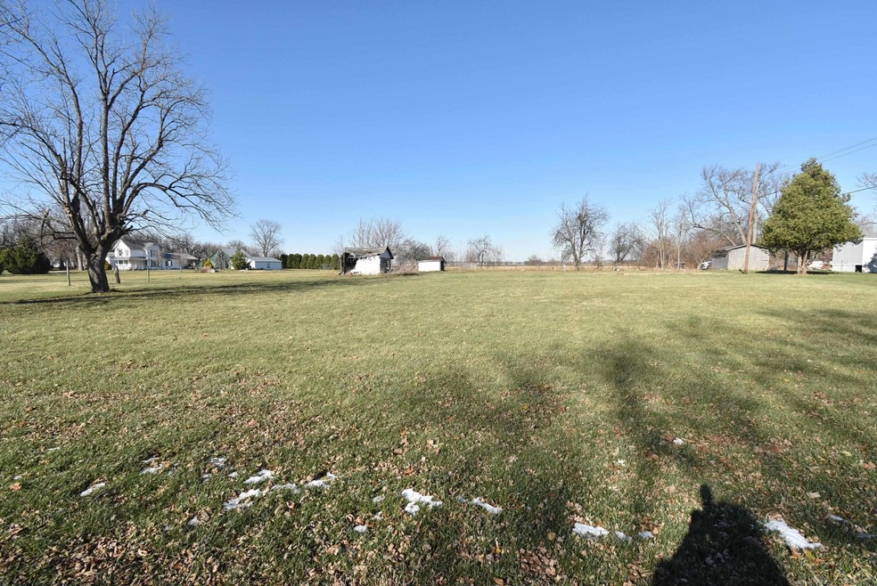 301 W Mauzy St, Boswell, IN 47921 - photo 1