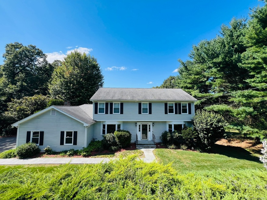 679 Aspen Ln, Orange, CT 06477 - photo 1