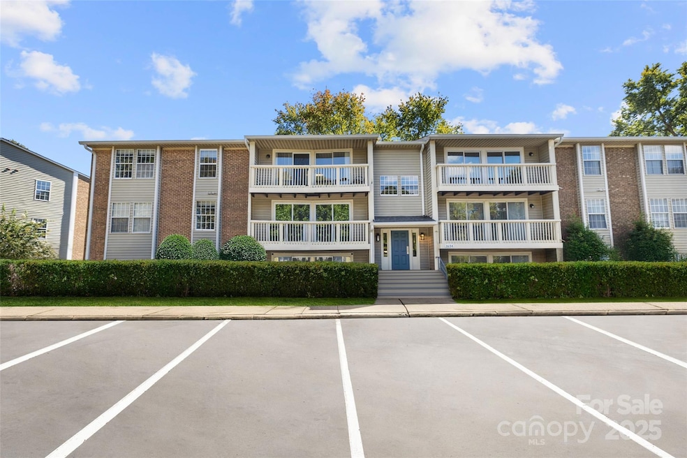 1634 Arlyn Cir unit J, Charlotte, NC 28213 - photo 1