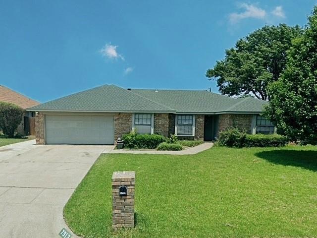 7913 Lynda Ln, North Richland Hills, TX 76180 - photo 1