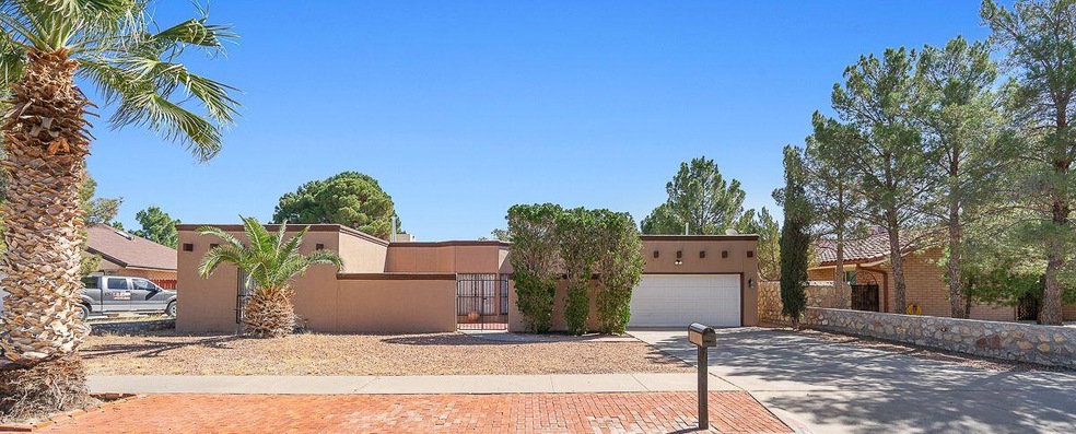 424 Linger Ln, Horizon City, TX 79928 - photo 1