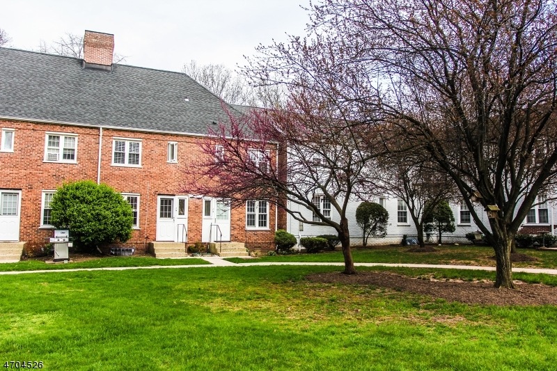 17 Parkway Village, Cranford, NJ 07016 - photo 1