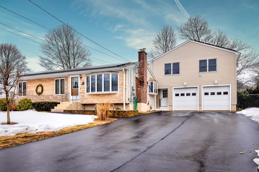 9 Hemlock Dr, Medway, MA 02053 - photo 1