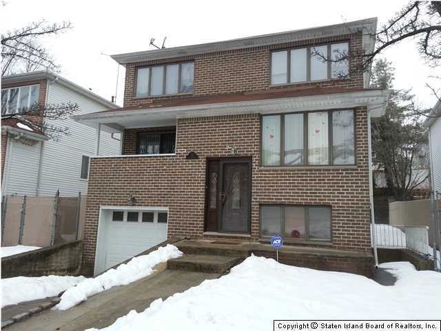 32 Greenway Dr, Staten Island, NY 10301 - photo 1