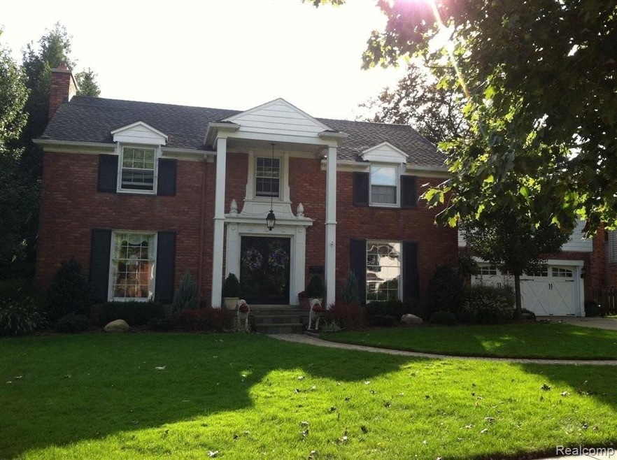 33 Newberry Place, Grosse Pointe Farms, MI 48236 - photo 1