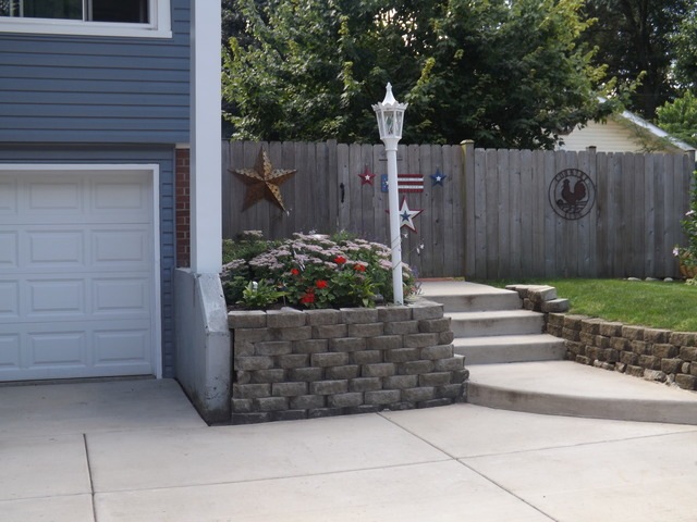 125 Pueblo Rd, Carpentersville, IL 60110 - photo 1