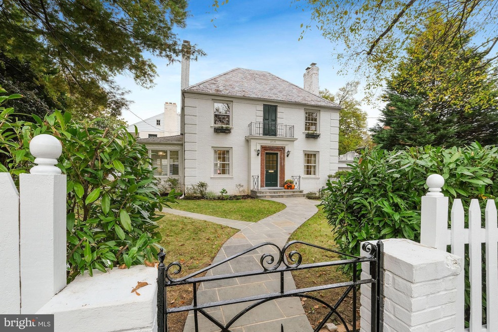 3715 Fessenden St NW, Washington, DC 20016 - photo 1