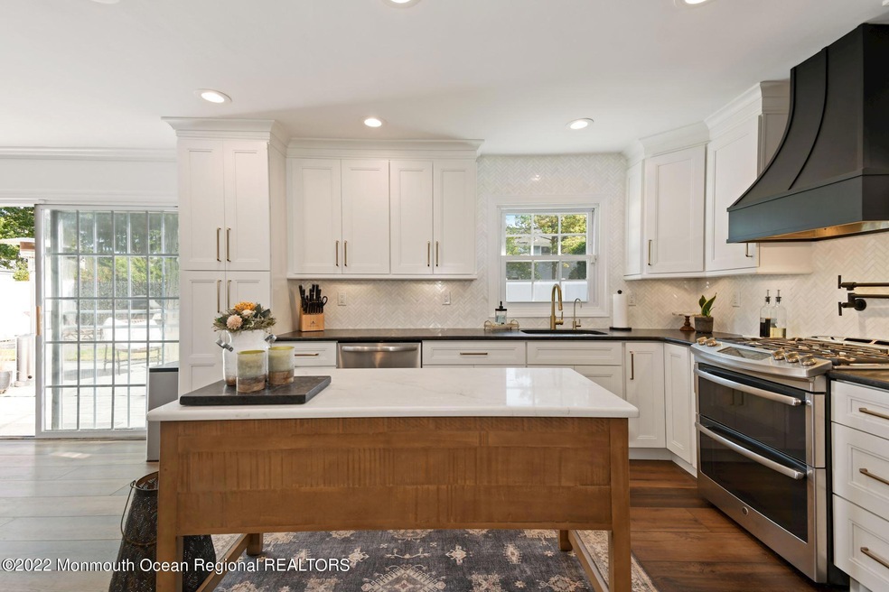 112 Cambridge Dr, Matawan, NJ 07747 - photo 1