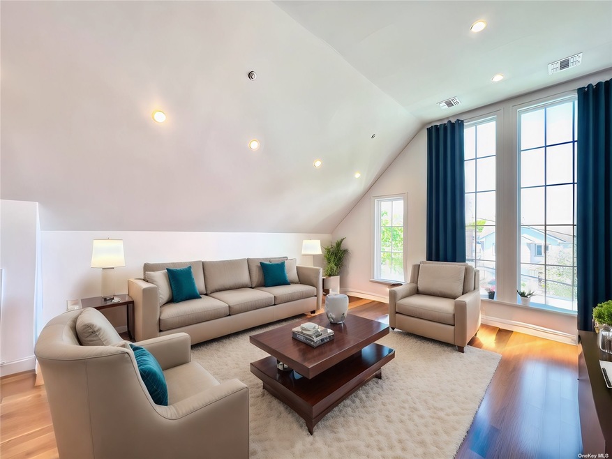 58-35 256th St unit 2, Little Neck, NY 11362 - photo 1