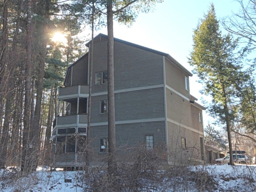 2-Story 3-Bed End-Unit!