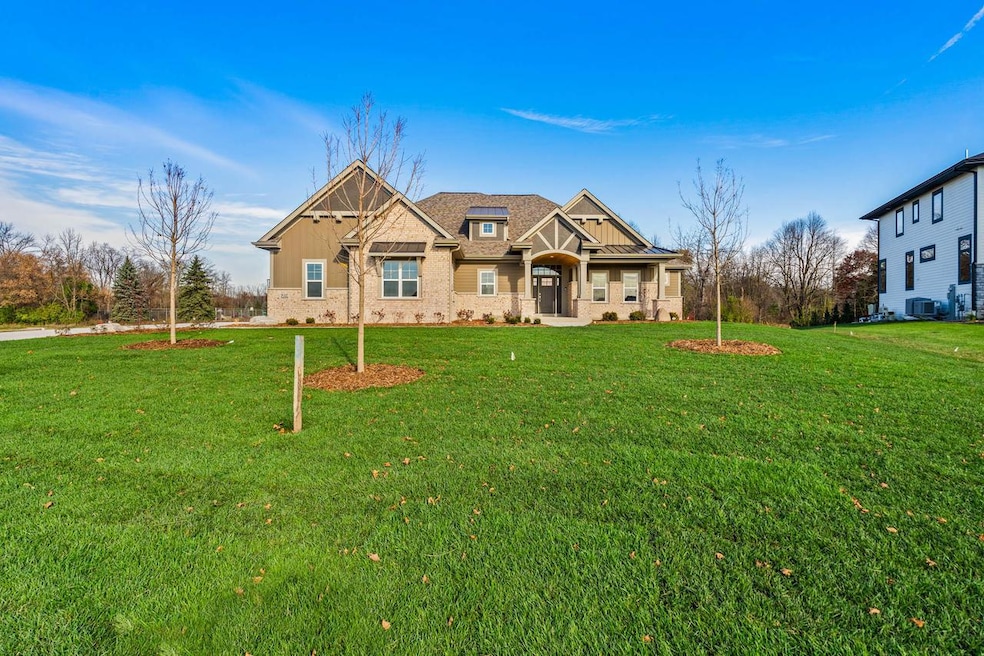 W237 N4391 Farm Field Circle, Pewaukee -