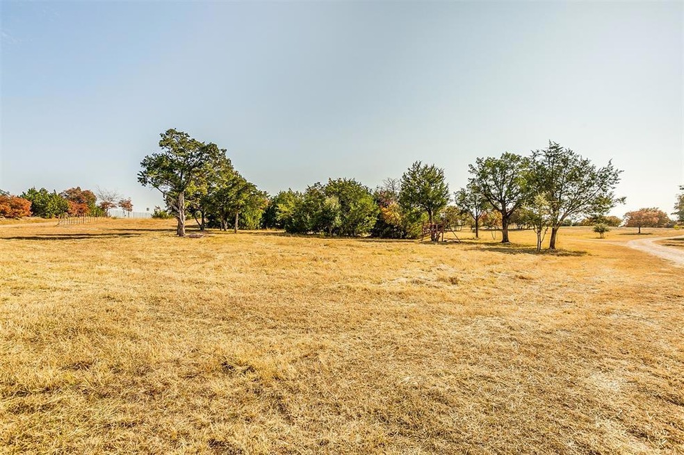 1001 W Oak St, Weatherford, TX 76086 - photo 1