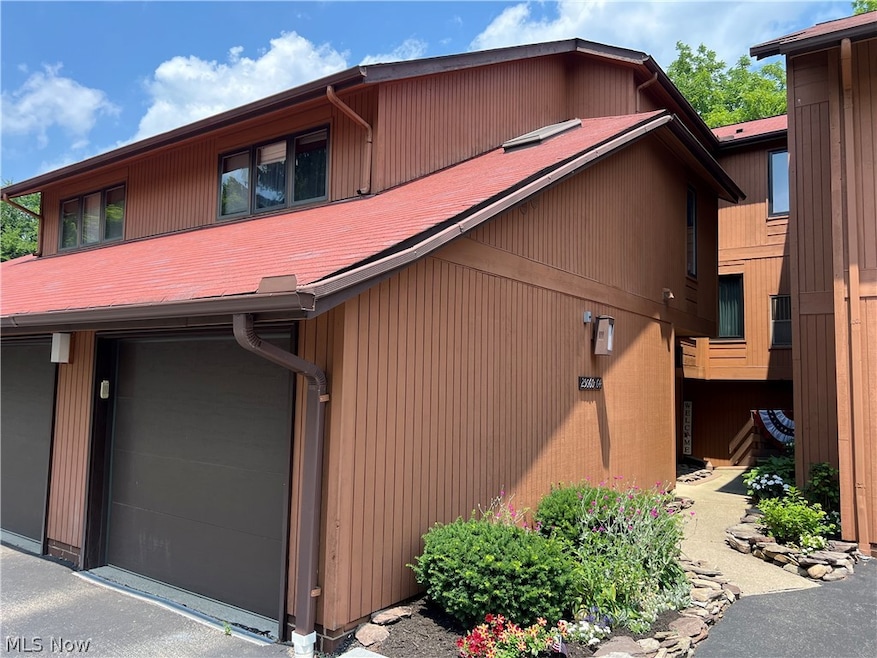 25064 Mill River Rd unit 25064, Olmsted Falls, OH 44138 - photo 1