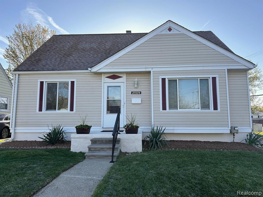 25574 Wiseman St, Roseville, MI 48066 - photo 1