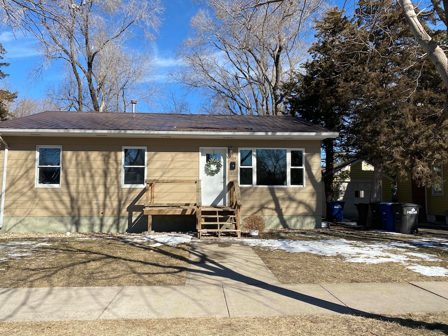 1014 E 7th Ave, Mitchell, SD 57301 - photo 1