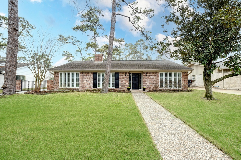 10030 Longmont Dr, Houston, TX 77042 - photo 1