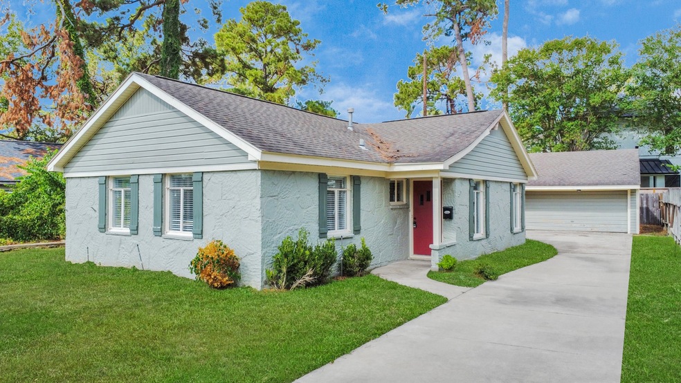 1054 W 41st St, Houston, TX 77018 - photo 1