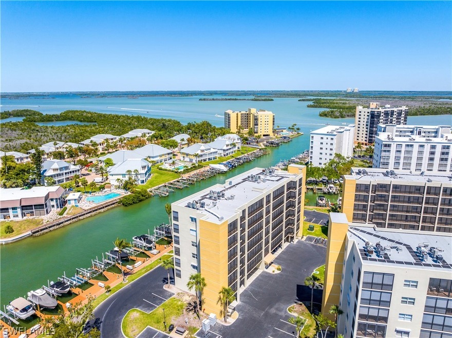 Enjoy the best views of the main canal and Estero