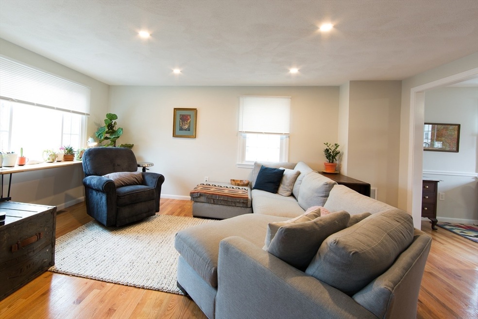 162 Lakeview Ave unit A, Waltham, MA 02451 - photo 1