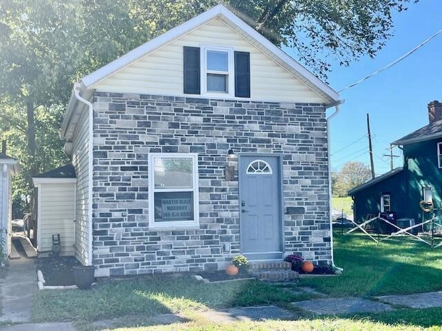 207 E Mill St, Circleville, OH 43113 - photo 1