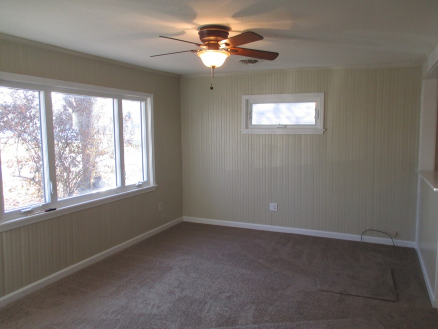 904 E Newkirk St, Tuscola, IL 61953 - photo 1