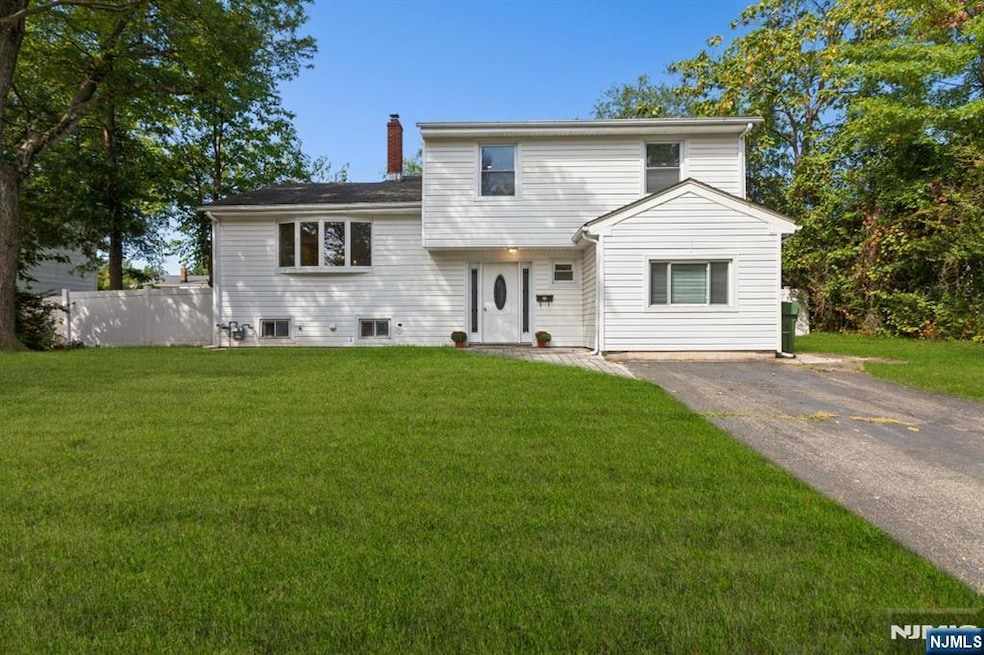 5 Waverly Dr E, Edison, NJ 08817 - photo 1