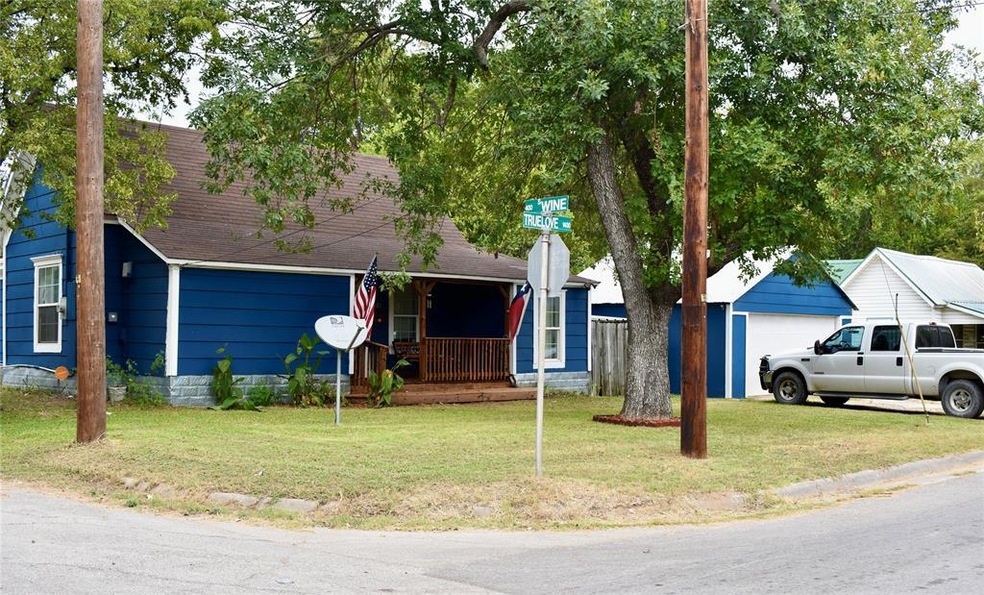 1401 Truelove St, Gainesville, TX 76240 - photo 1