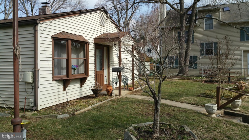 9 Webb Rd unit 9, Cabin John, MD 20818 - photo 1