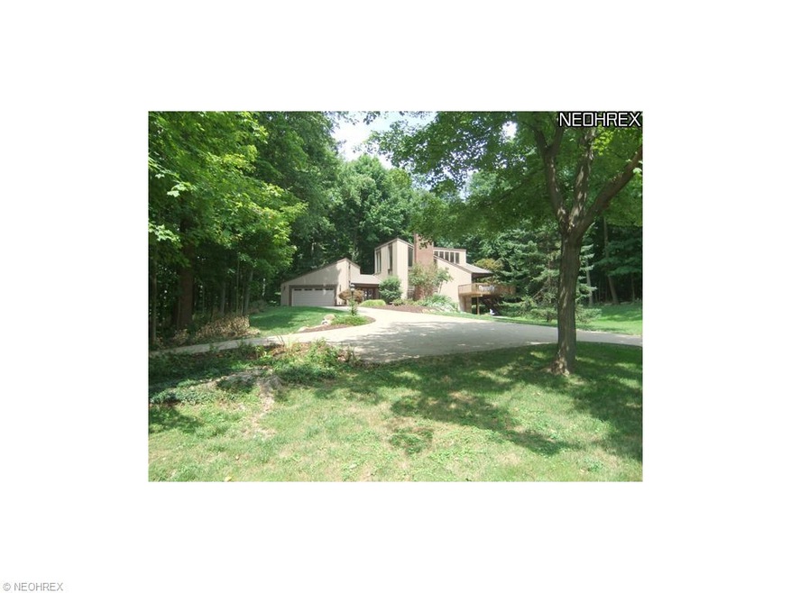 Welcome home to 1049 North Medina Line Road in bea