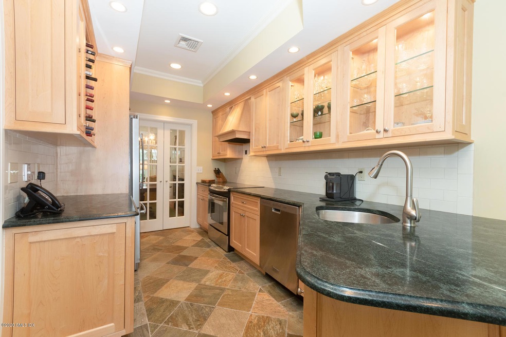 333 Palmer Hill Rd Unit 1B-large-009-018