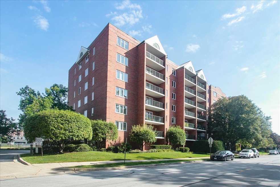 Towne Center unit 706, Des Plaines, IL 60016 - photo 1